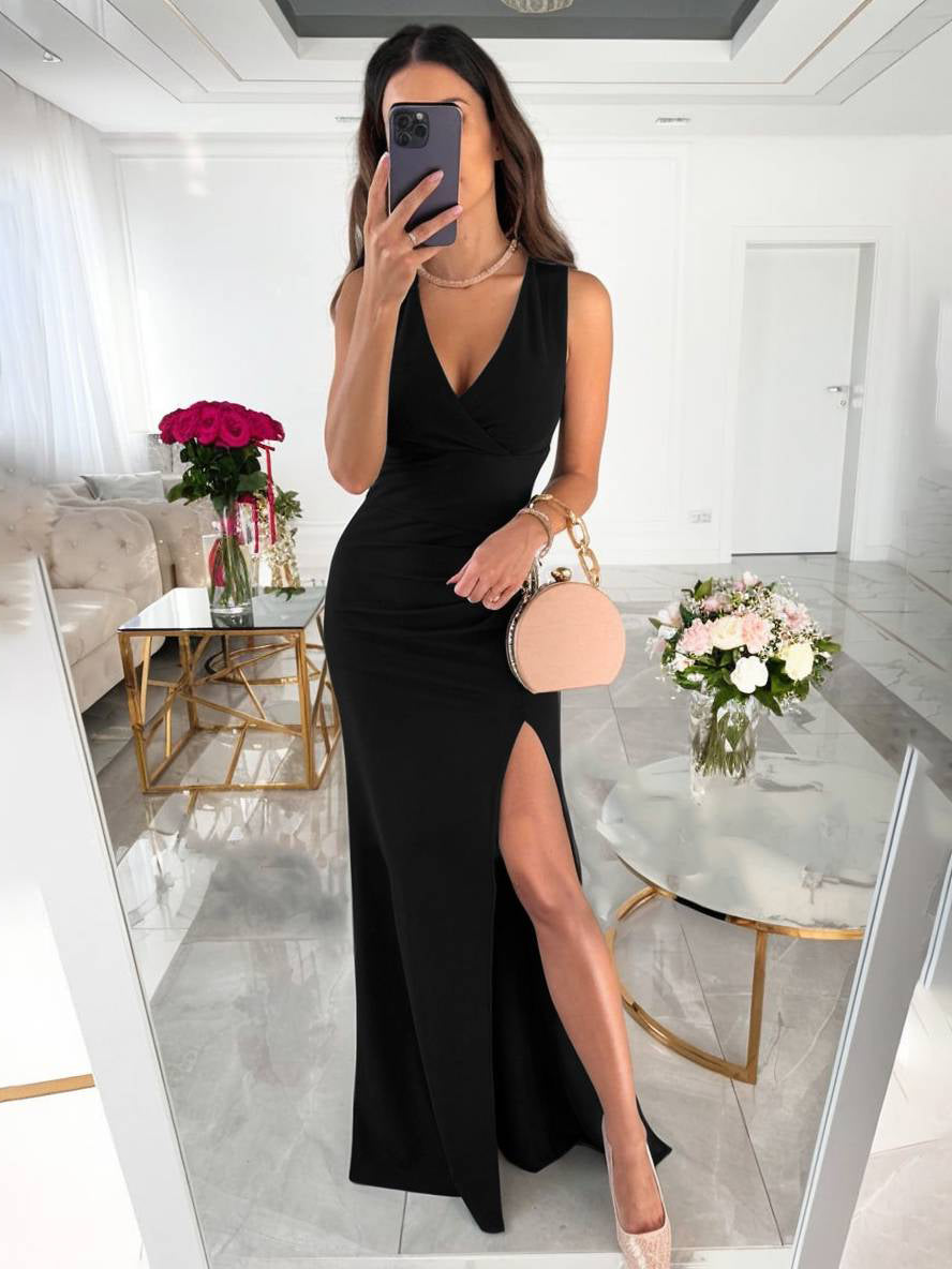 Isabelle | Black Slim Fit Bridesmaid Evening Dress with Slit