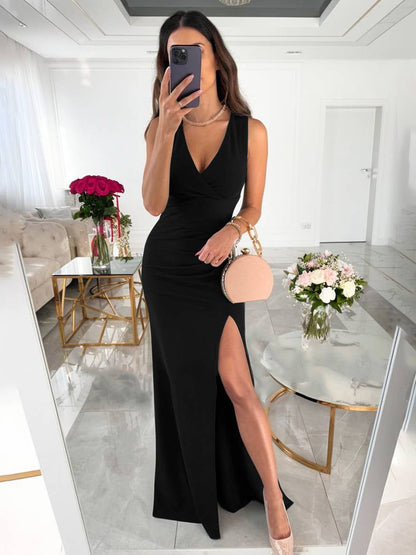 Isabelle | Black Slim Fit Bridesmaid Evening Dress with Slit