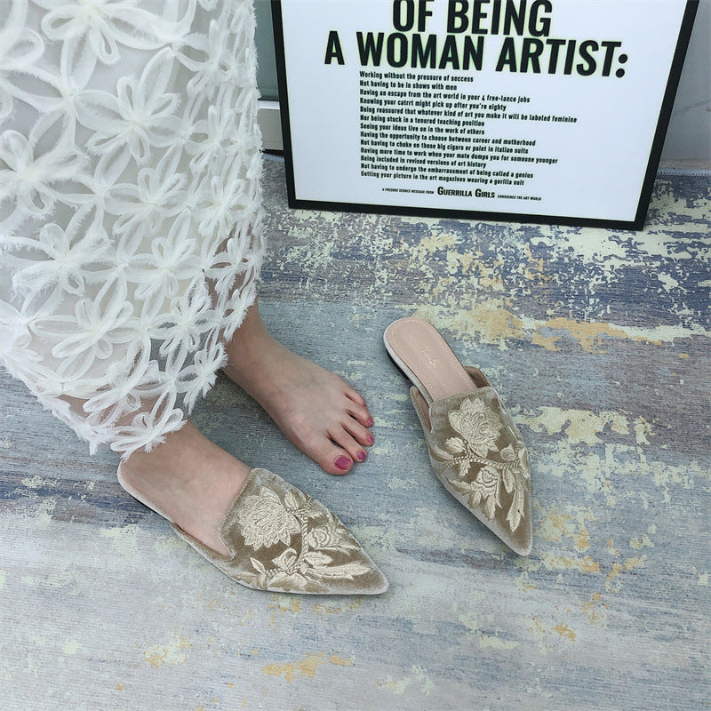 Wren | Embroidered Floral Pointed Toe Mules