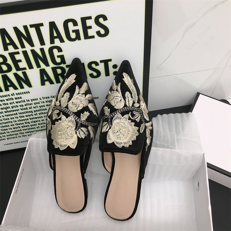 Wren | Embroidered Floral Pointed Toe Mules